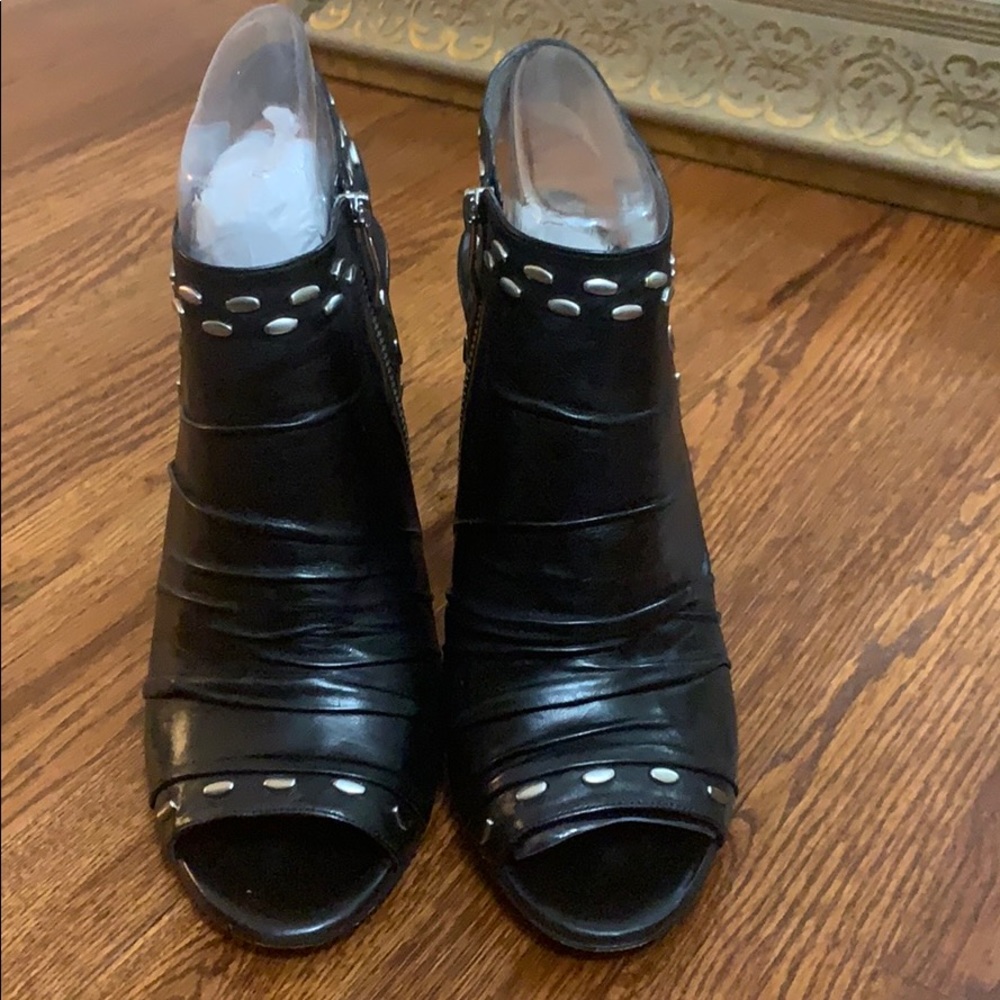Black Vince Camino heels with silver studs